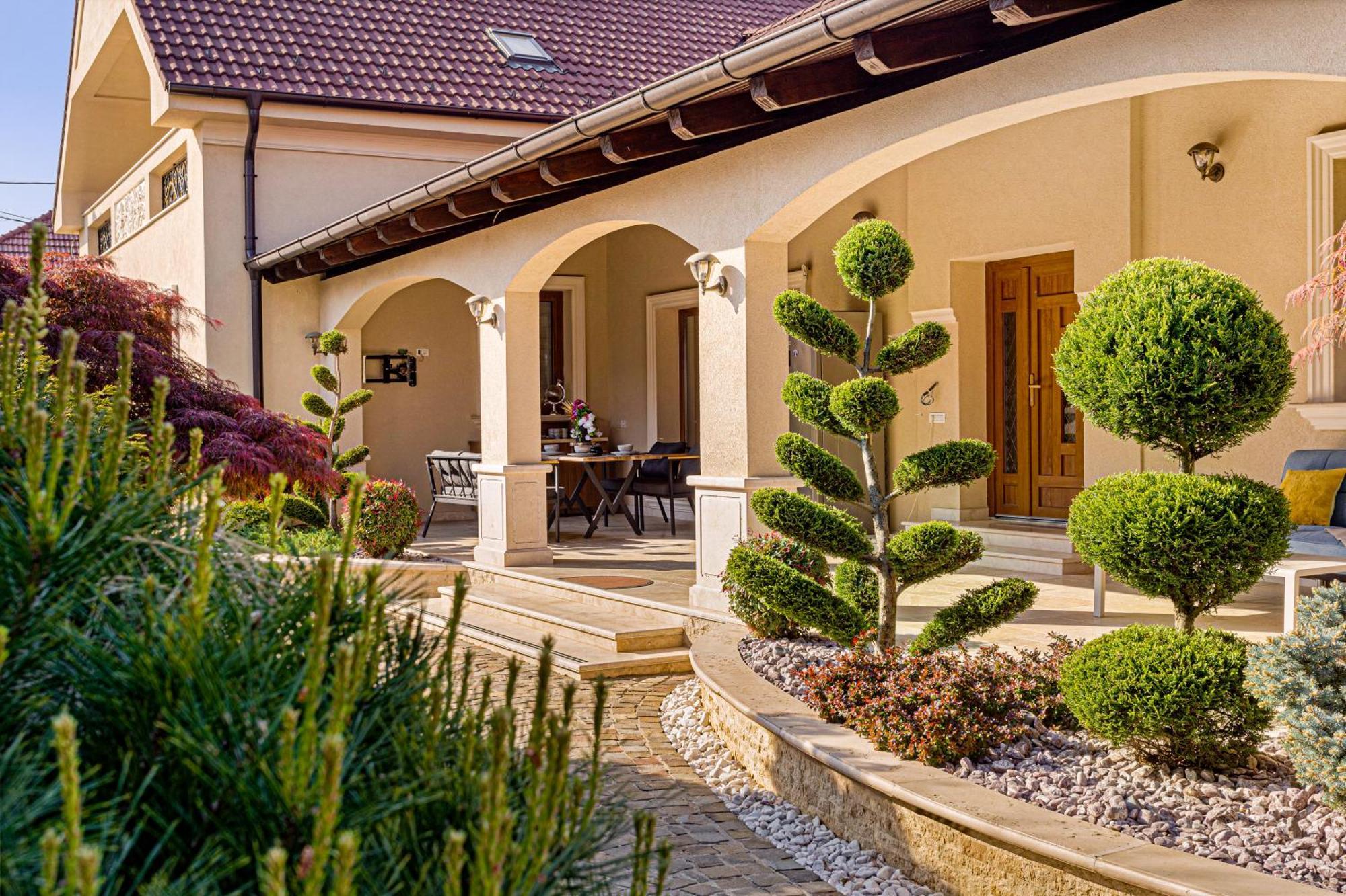 Sika Palladium Garden & Spa Central Apartment Arad Exteriér fotografie
