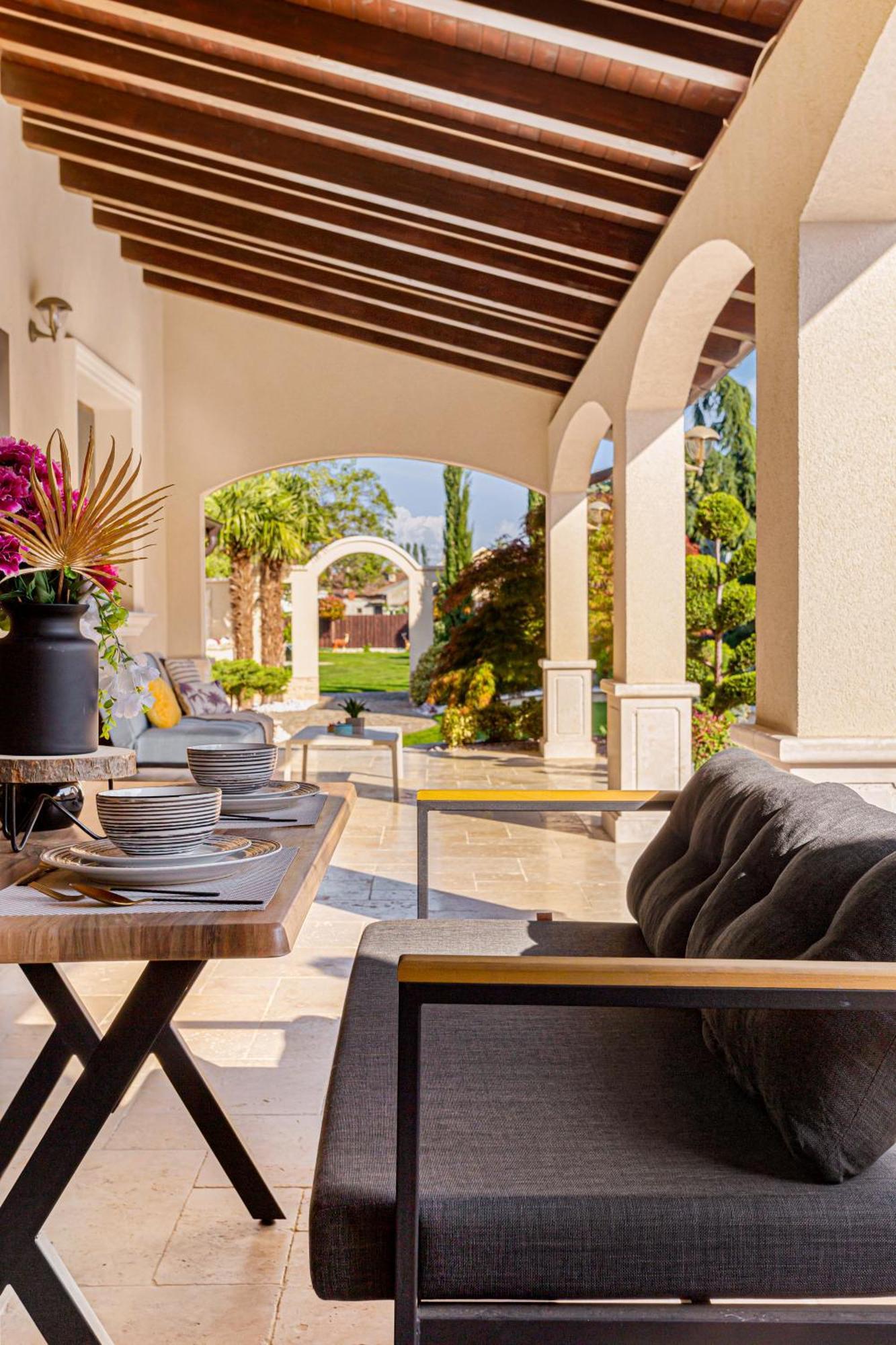 Sika Palladium Garden & Spa Central Apartment Arad Exteriér fotografie