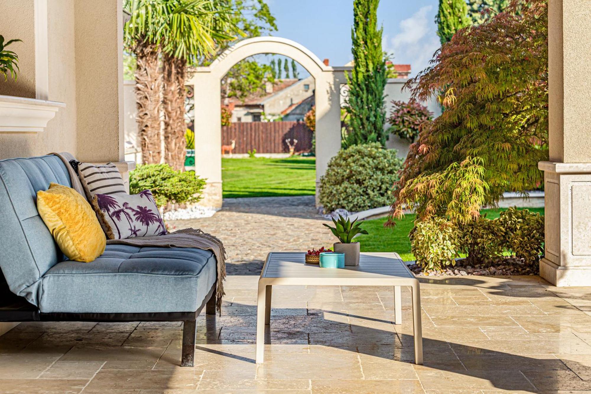 Sika Palladium Garden & Spa Central Apartment Arad Exteriér fotografie